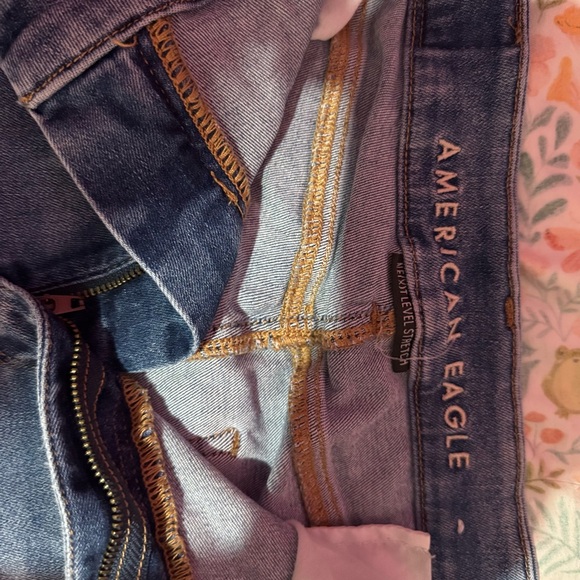 American Eagle Outfitters Light Blue Distressed Cropped Jeans - Picture 4 of 8